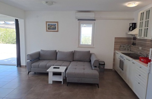 Supetar House | House Nane Garden (109991-K1) - Mirca - island Brac
