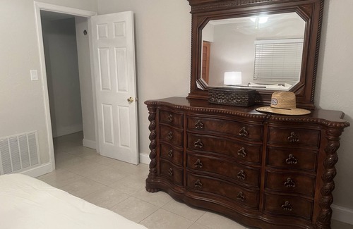 South Pinellas Community Council House | House near BEACH. 5min over in the bridge to beautiful Redington and Madeira Bch