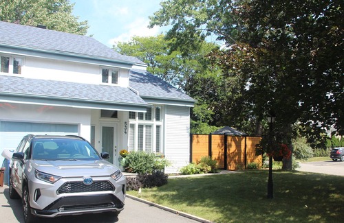 Longueuil House | House near Montreal with swimming pool