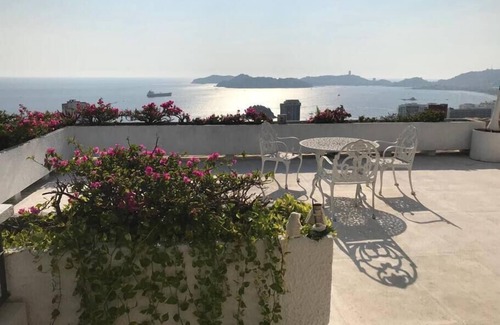 Villas Condesa House | House near the costera with incredible ocean view
