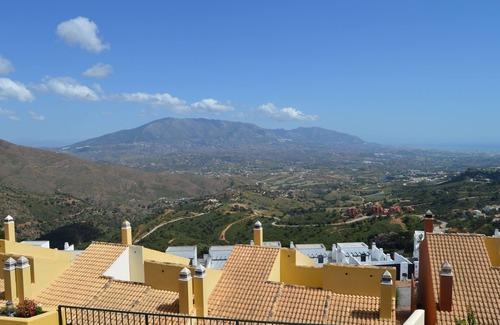 Ojen Ski Chalet | HOUSE NEAR THE BEACH AND GOLF COURSES WITH SEA AND MOUNTAIN VIEWS