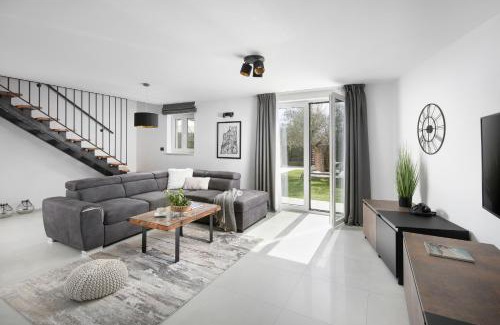 Bale Villa | House NoE- with hot tub
