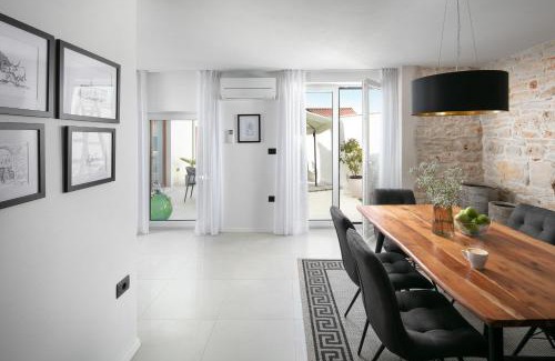 Bale Villa | House NoE- with hot tub