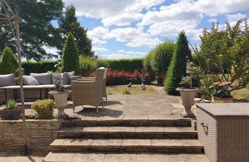 Boce House | House of CHARACTER, large garden PRIVATE SWIMMING POOL not overlooked, IDEAL FOR A FAMILY