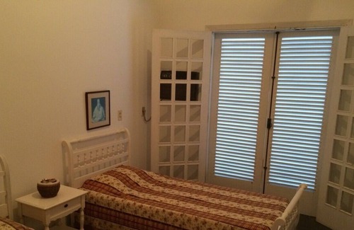 Jardim Acapulco House | House on 1000mts of land, Excellent location with pool bar and great comfort