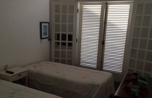Jardim Acapulco House | House on 1000mts of land, Excellent location with pool bar and great comfort