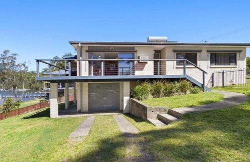 Kings Point House | House on the Lake
