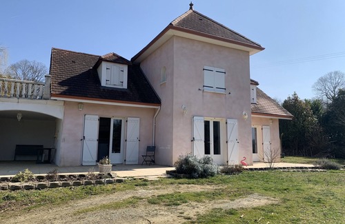 Tournay House | House overlooking the Pyrenees with swimming pool