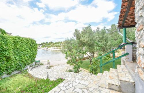 Tkon House | House Roko