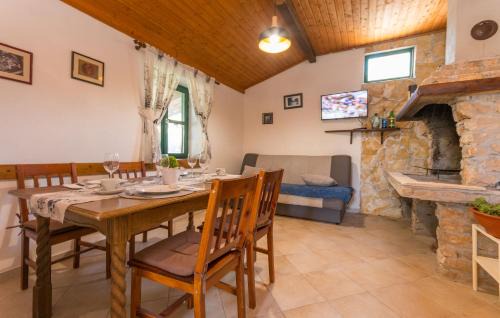 Tkon House | House Roko