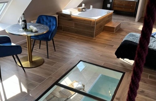 Penvenan House | House-Romantic-Ensuite-Pool View