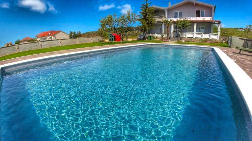 Ljubac House | House Rose with Garden and Pool