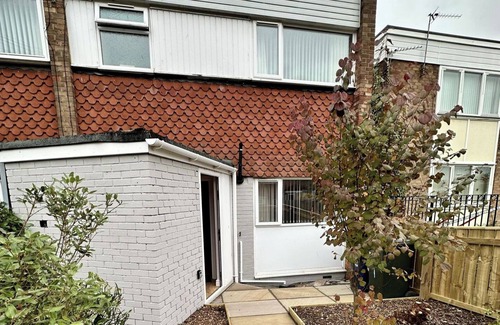 Newcastle-upon-Tyne House | House - Sleeps 5 - Pet friendly - Parking - Garden