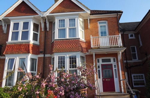 Bexhill-on-Sea House | House - Sleeps 8 - Pet friendly - Garden - Parking