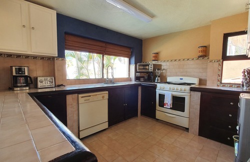 Cabo Bello House | House!steps to Beach 2 Full kitchens 3bed 3Bath 2Pools !Ocean Views sleeps 12.