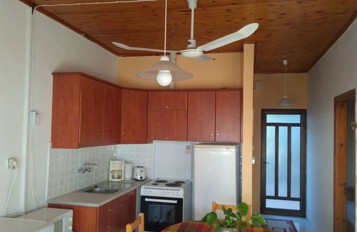 Kompi House | House Takis Haikos 2 two minutes walk to the beach Peroulia