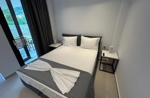 Chrisi Akti House | House Thomi
