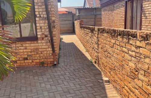 Rustenburg Apartment | House to in Geelhout Park Ext 9, Rustenburg