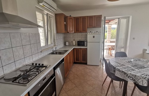 Zrnovo House | House Ule 2 (114291-K1) - Žrnovo