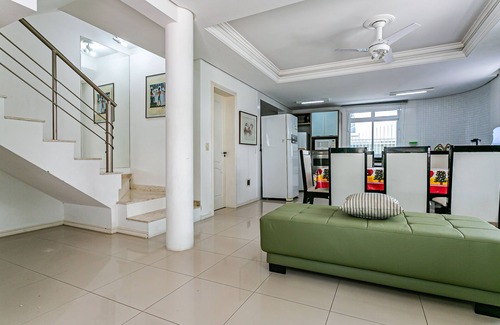 Governador Celso Ramos House | House well furnished, everything new, pool, barbecue.