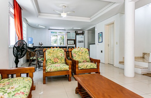 Governador Celso Ramos House | House well furnished, everything new, pool, barbecue.