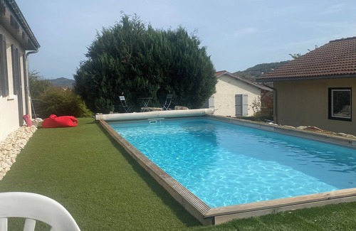 Veyre-Monton Villa | House with direct access to the ground floor, 5 min from the A75, recharging point (fee payable) on site, breakfast kit