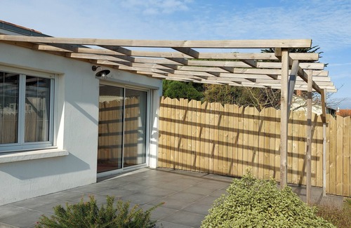 Brem Sur Mer House | House with enclosed garden, on the sea side