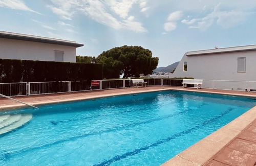 Llanca Cottage | House with fantastic sea views