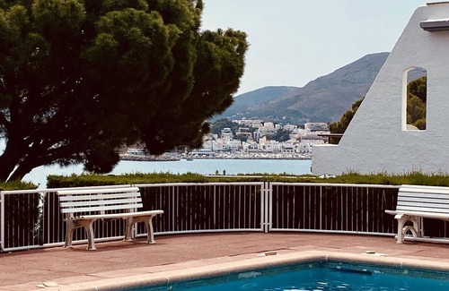 Llanca Cottage | House with fantastic sea views