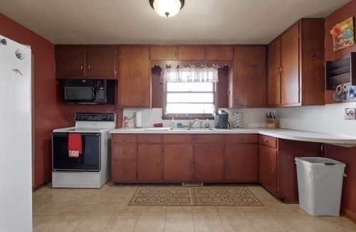 Heath House | House with fenced yard and easy access to I-70