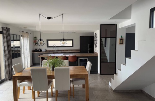 Saint-Martin-de-Crau House | House with pool and garden, close to the Alpilles.