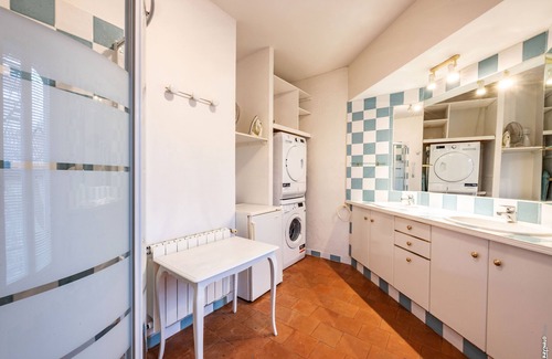 Labastide-de-Levis Apartment | House with garden, pool and spa