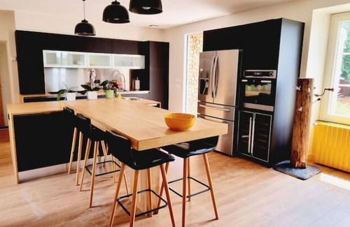 Les Ponts-de-Ce House | House with garden near the Loire river