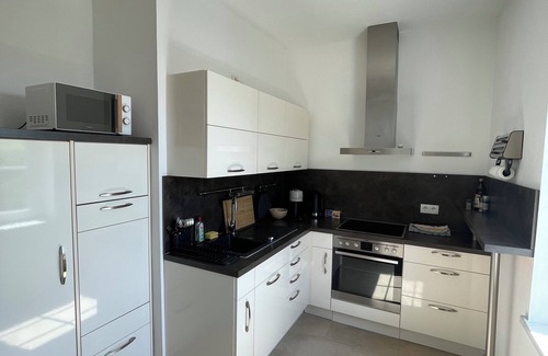 Suedost House | House with garden, close to bus and train stations with plenty of parking spaces