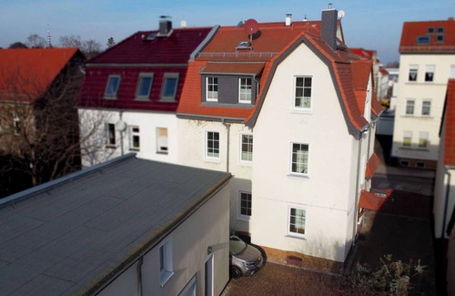 Suedost House | House with garden, close to bus and train stations with plenty of parking spaces