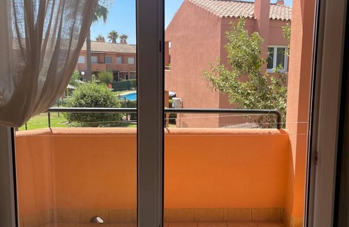 Puerto de la Duquesa House | House with garden next to the beach