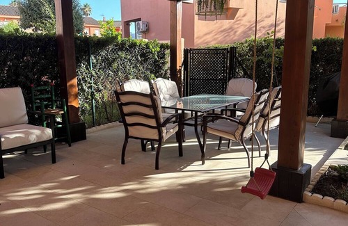 Puerto de la Duquesa House | House with garden next to the beach