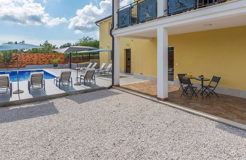 Diklici Cottage | House with private pool for 10 people surrounded by vineyard in a quiet location