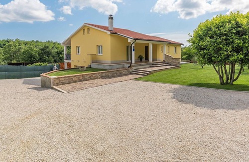 Diklici Cottage | House with private pool for 10 people surrounded by vineyard in a quiet location