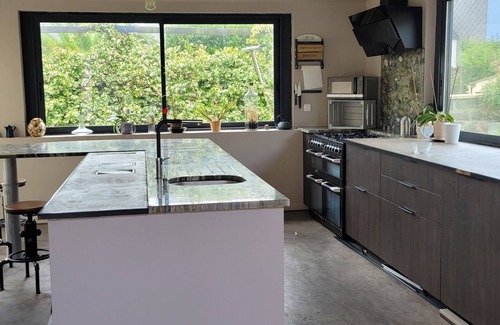 Rive Droite House | House with large garden, covered and open terrace, small swimming pool