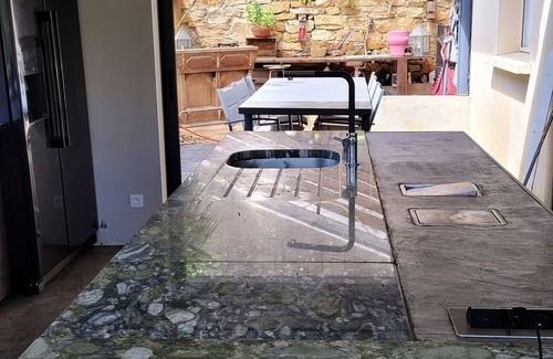 Rive Droite House | House with large garden, covered and open terrace, small swimming pool