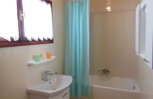 Zaboric House | HOUSE WITH LARGE LAKE VIEW TERRACE ONLY A MINUTE WALK FROM THE BEACH