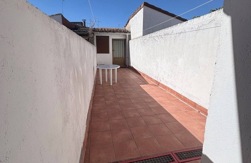 Nava del Rey House | House with patio