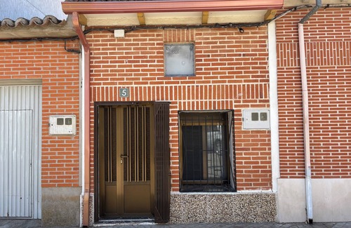 Nava del Rey House | House with patio