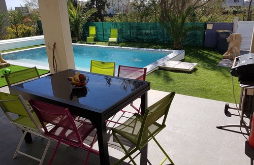 Sete House | House with pool and solarium 200m from the beach