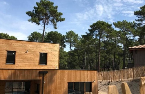 Maubuisson House | House with pool between lake and ocean