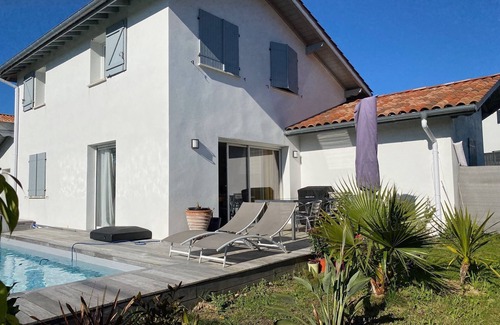 Bayonne House | House with pool