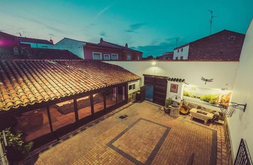 Hoya-Gonzalo Cottage | House with private patio for 17 with jacuzzi