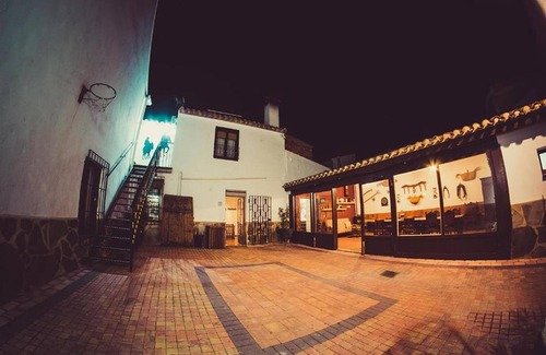 Hoya-Gonzalo Cottage | House with private patio for 17 with jacuzzi