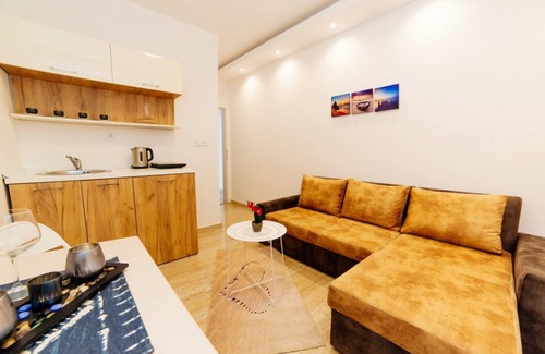 Ulcinj House | House with sea view and pool-entire space with private entrance